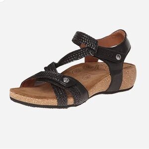 EUC - Taos Trulie Black Sandals - Size 41 - 10-10.5
